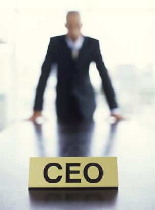ceo-in-boardroom-600*304
